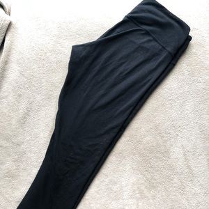 Lululemon Wunder Under Crops. Black Size 8.